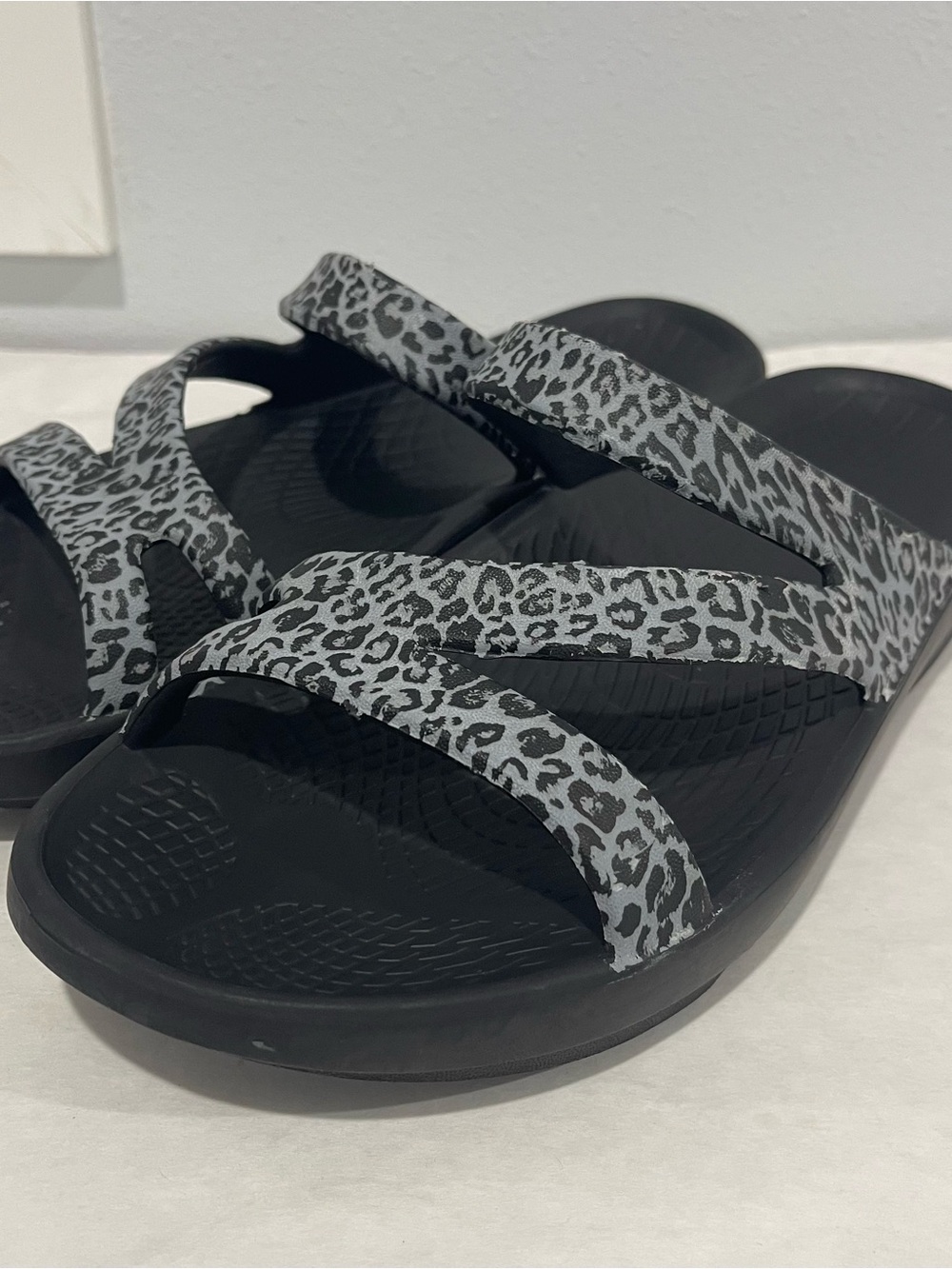 Sovella Ortho Gray Black Leopard Print Slides Sandals Women Size 10